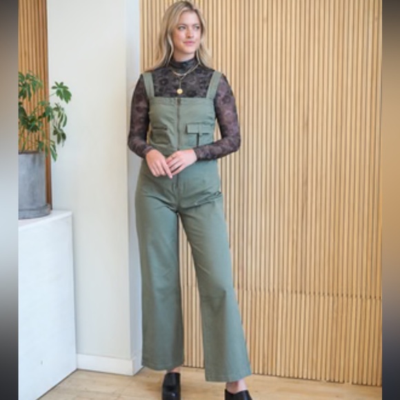 Steve Madden Eres Jumpsuit NWT - Picture 1 of 8